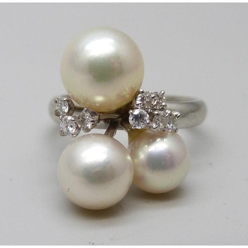 7075 - A 14ct gold, diamond and pearl ring, 4.5g, I