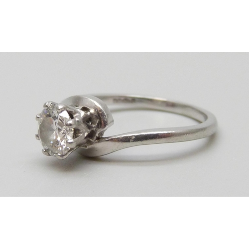 7081 - A handmade platinum and diamond solitaire ring, with valuation certificate and GIA report, 3.9g, K, ... 