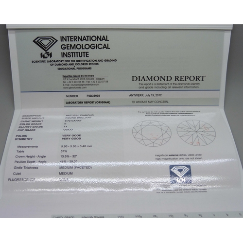 7081 - A handmade platinum and diamond solitaire ring, with valuation certificate and GIA report, 3.9g, K, ... 