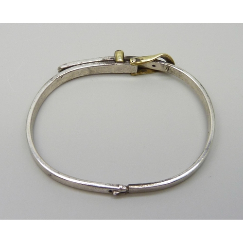 7086 - A Mexican silver buckle bangle, with import hallmark, 20g, 45mm x 60mm