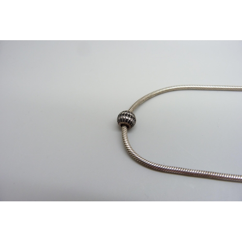 7087 - A silver Pandora necklace