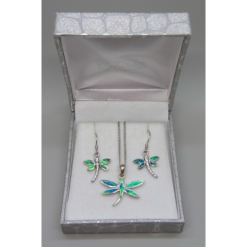 7099 - A silver dragonfly pendant and matching earrings