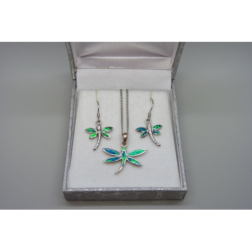 7099 - A silver dragonfly pendant and matching earrings