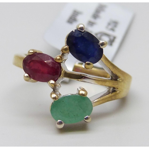 7106 - A silver gilt ruby, sapphire and emerald ring, J/K