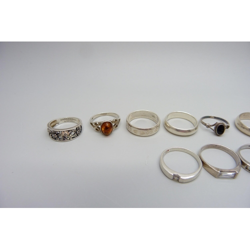 7115 - Thirteen silver rings, 28g