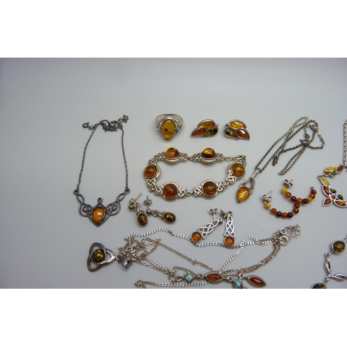 7128 - A collection of silver and amber set jewellery