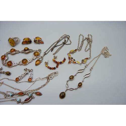 7128 - A collection of silver and amber set jewellery