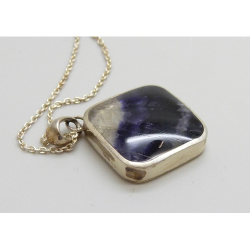 7132 - A Blue John and silver pendant on a silver chain by Andrew Elliot