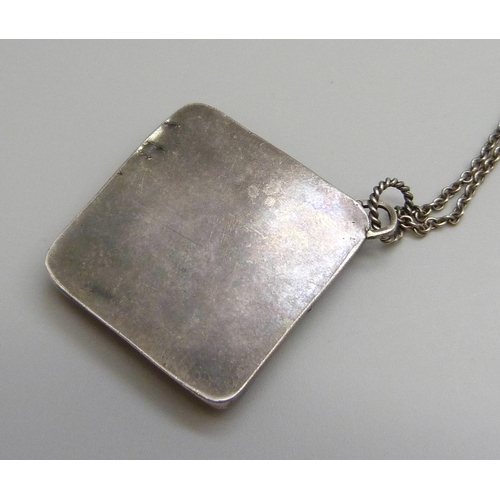 7133 - A silver set enamelled pendant with period bar and ring fastener, 1940s