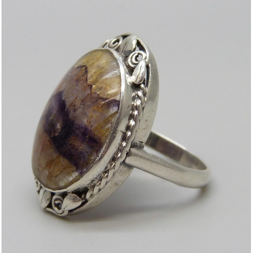 7136 - A white metal Art Nouveau ring set with Blue John, L