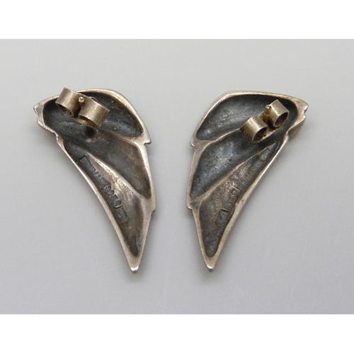 7139 - A pair of Danish 925 silver 'winged' earrings by Hans Hanssen, circa 1950