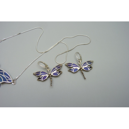 7140 - A silver dragonfly pendant and chain and matching earrings