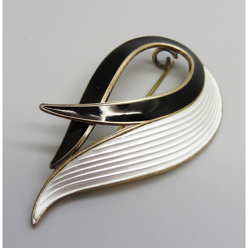 7141 - A black and white enamelled and silver-gilt brooch by Albert Scharning Norway, circa 1950