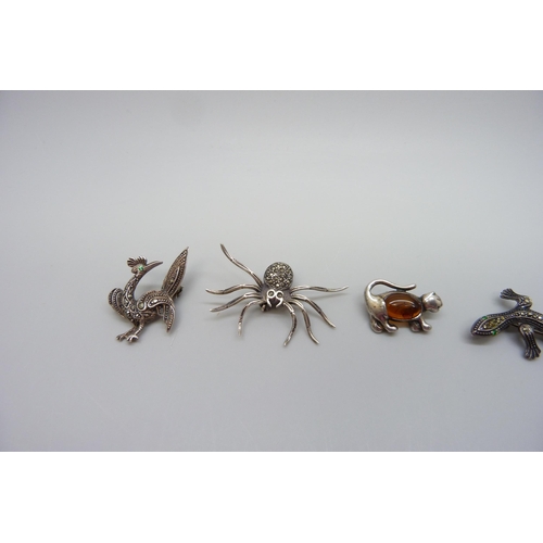 7149 - Five silver 'animal' brooches, (two not hallmarked, test as silver)