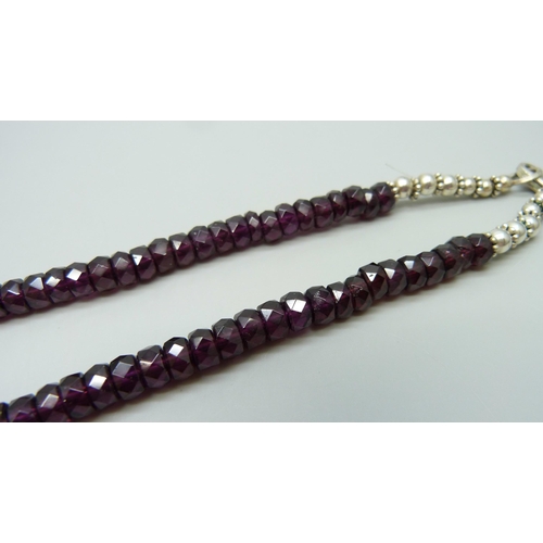 7171 - A silver mounted amethyst necklace, 50cm