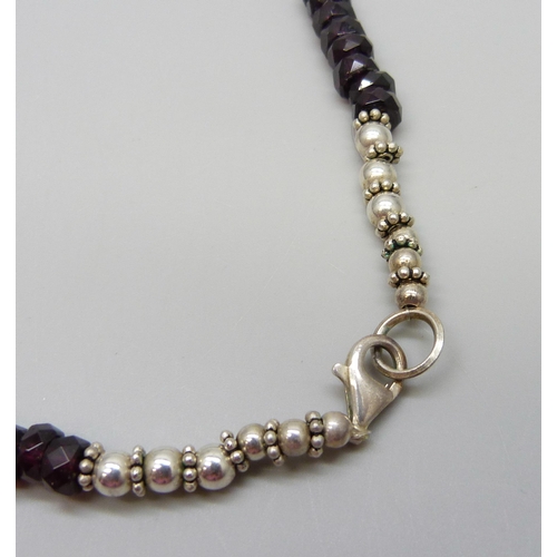 7171 - A silver mounted amethyst necklace, 50cm