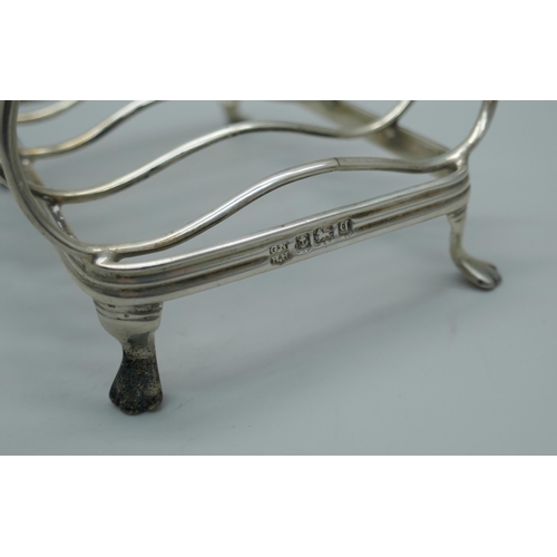 7335 - A silver toast rack, 107g