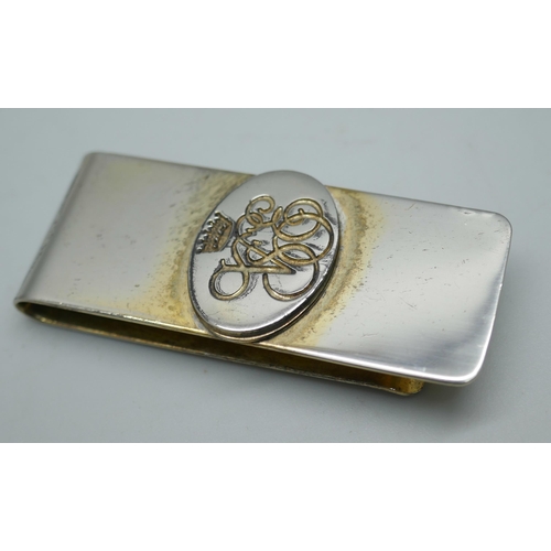 7345 - A silver gilt money clip, 21g