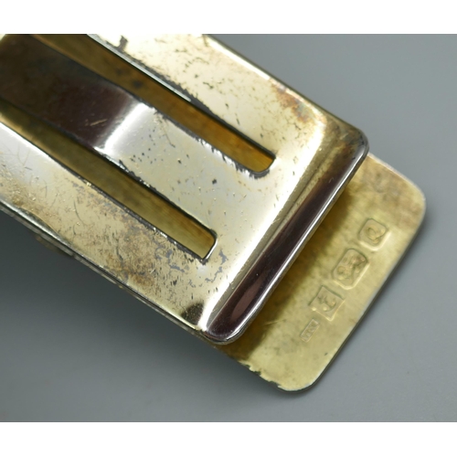 7345 - A silver gilt money clip, 21g