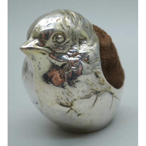 7347 - A novelty silver chick pin cushion, marked sterling