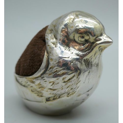 7347 - A novelty silver chick pin cushion, marked sterling