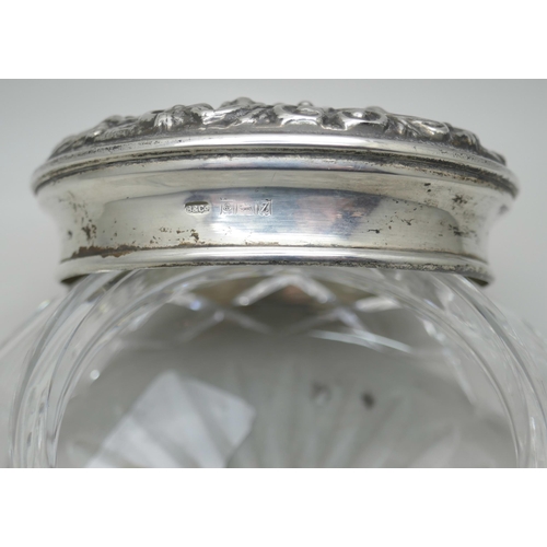 7353 - A silver topped glass powder jar with mirror in the lid, Birmingham 1974