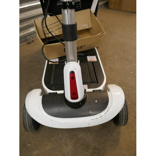 5124 - A Solax 52061 lightweight folding mobility scooter with charger - damaged battery