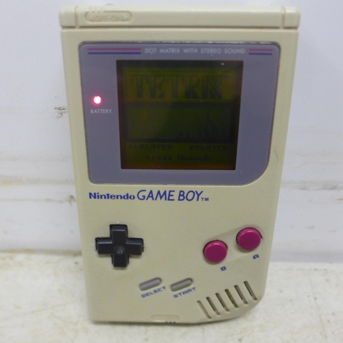 5070 - An original 1989 DMG-01 Nintendo Game Boy handheld games console in original box with Tetris game an... 