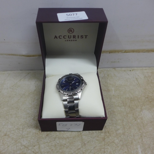 5077 - An Accurist gentleman's wristwatch in box