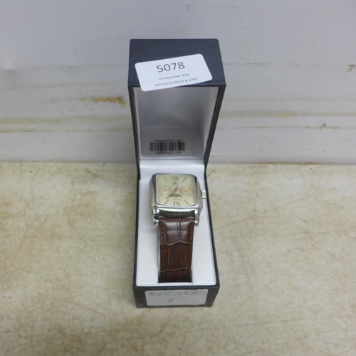 5078 - A Royal Chronograph gentleman's wristwatch in box