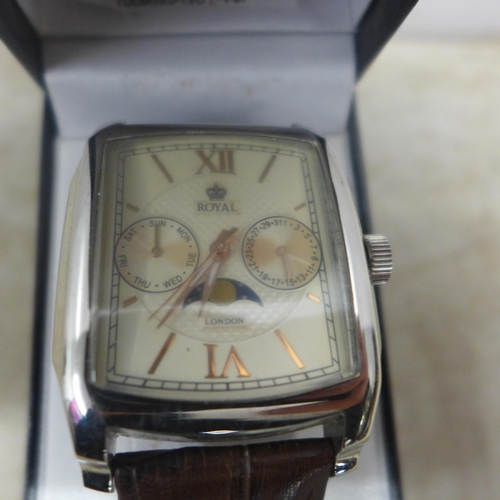 5078 - A Royal Chronograph gentleman's wristwatch in box