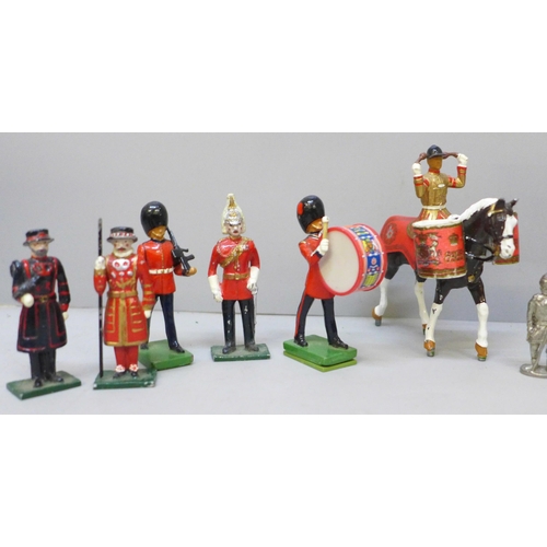 2013 - A box of metal military bandsmen, etc.