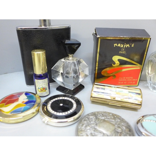 2048 - Vintage perfumes, cosmetics, compacts, etc.