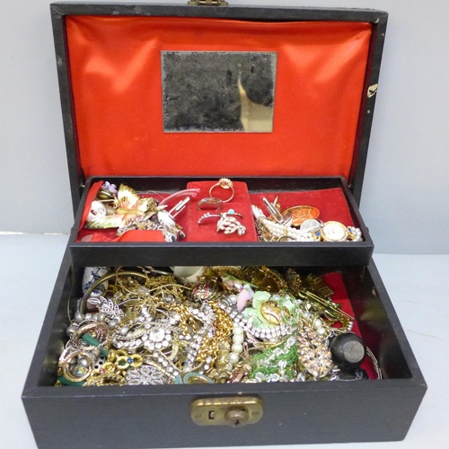 2051 - A box of costume jewellery