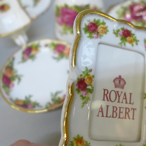 2063 - Royal Albert Old Country Roses including vase, photo frames and ornaments