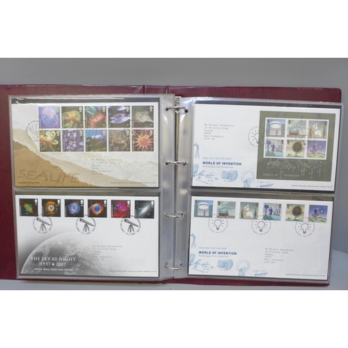 2086 - Stamps; an album of Great Britain first day covers from the period 2001-2005 (64)