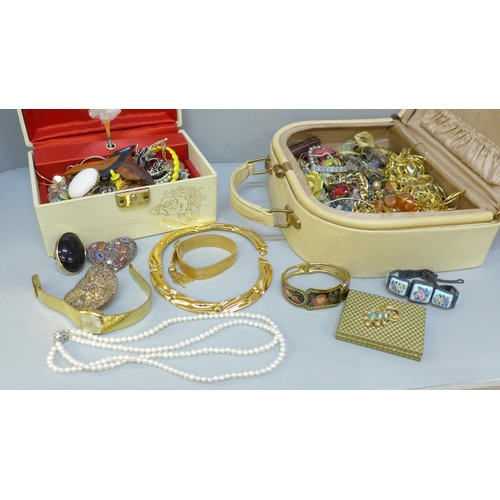 2091 - Two jewellery boxes containing costume jewellery, including a freshwater pearl necklace, vintage com... 