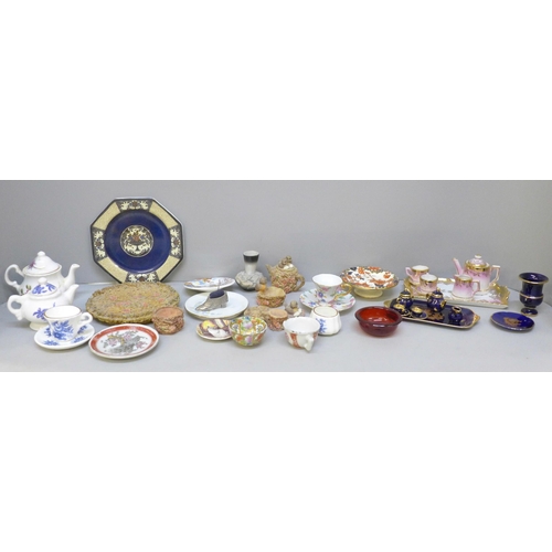 2092 - A box of miniature tea sets and other miniature porcelain