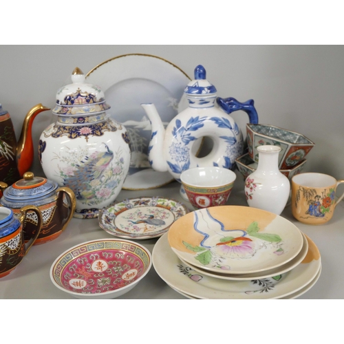 2232 - A box of oriental teawares and other porcelain **PLEASE NOTE THIS LOT IS NOT ELIGIBLE FOR IN-HOUSE P... 