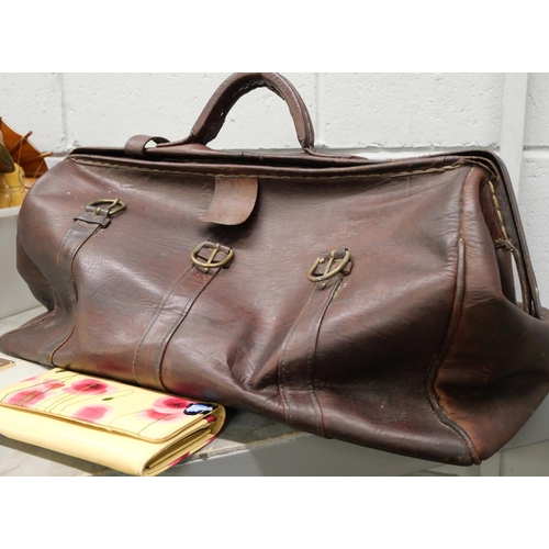 2259 - A large leather travel bag and two purses