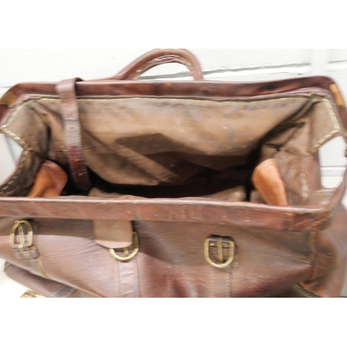 2259 - A large leather travel bag and two purses