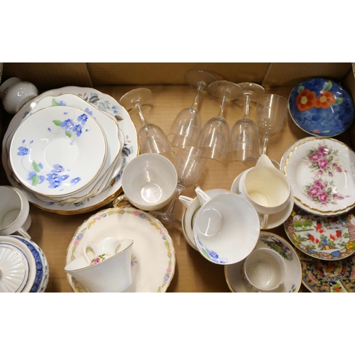 2266 - A box of mixed china, a set of six Edwardian etched glasses and a modern lacquered jewellery box **P... 