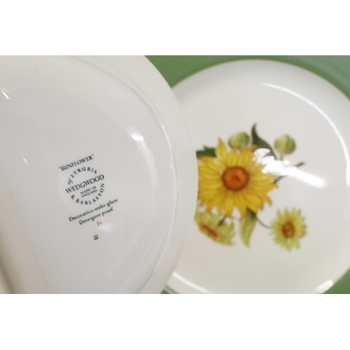 2274 - Wedgwood of Etruria Sunflower dinner wares **PLEASE NOTE THIS LOT IS NOT ELIGIBLE FOR IN-HOUSE POSTI... 