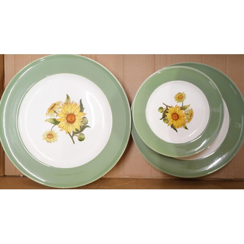 2274 - Wedgwood of Etruria Sunflower dinner wares **PLEASE NOTE THIS LOT IS NOT ELIGIBLE FOR IN-HOUSE POSTI... 