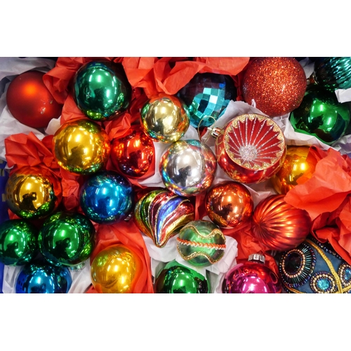 2286 - Two boxes of vintage Christmas tree baubles **PLEASE NOTE THIS LOT IS NOT ELIGIBLE FOR IN-HOUSE POST... 