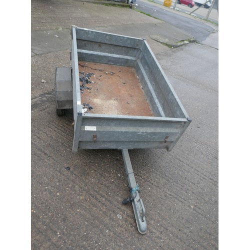 5271 - A 6 x 4 metal two wheel trailer