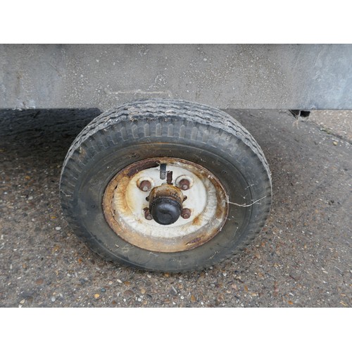 5271 - A 6 x 4 metal two wheel trailer