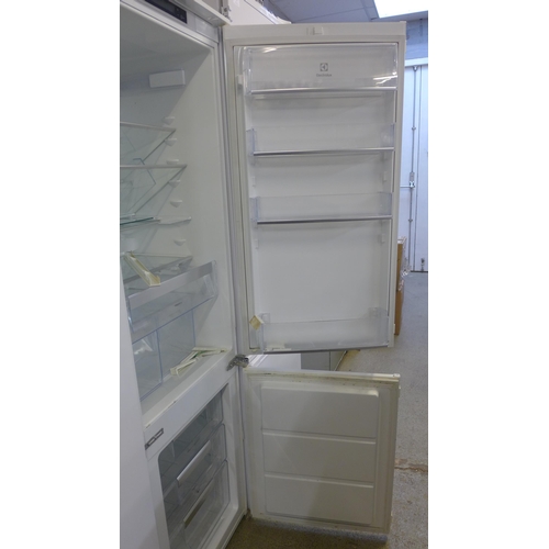 4020 - Electrolux Integrated fridge freezer 70/30 (Used) * This lot is subject to vat