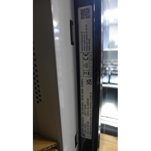 4122 - Electrolux Microwave Oven *This lot is subject to VAT