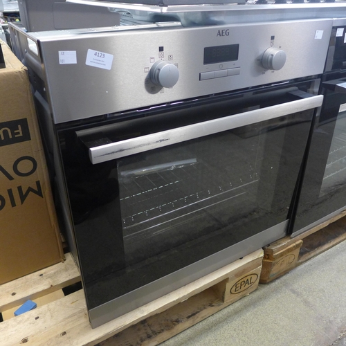 4123 - AEG Single Multifunction Oven, Original RRP £274.99 + vat * This lot is subject to vat